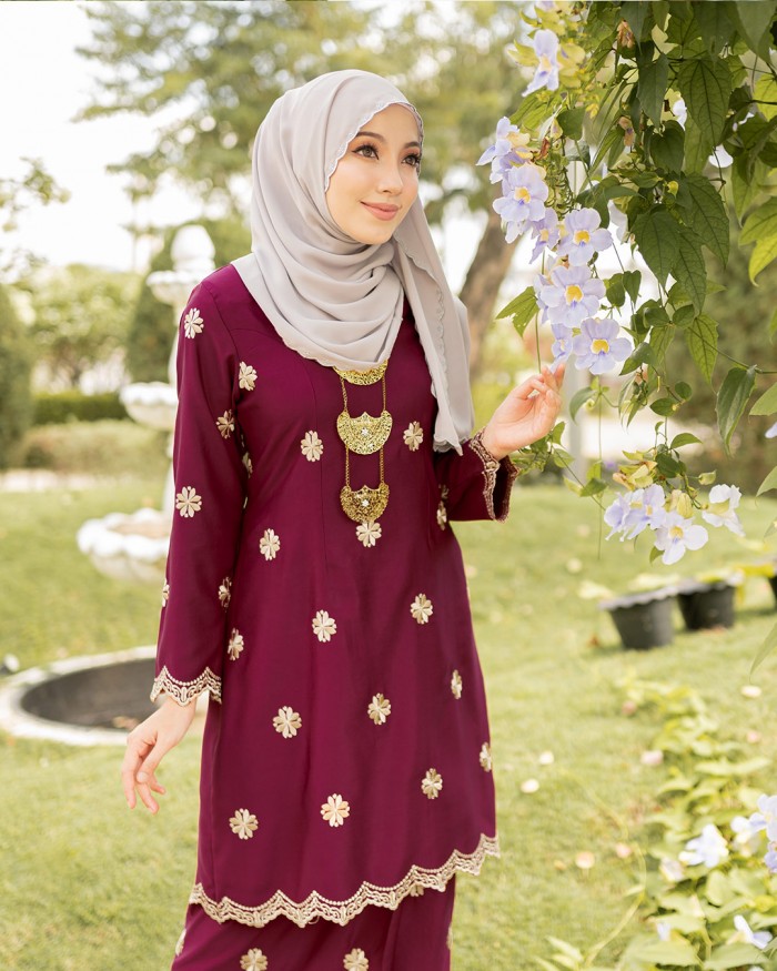 SERI Kurung in Dark Maroon