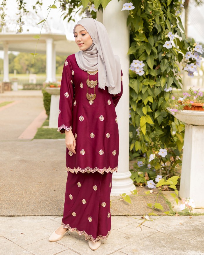 SERI Kurung in Dark Maroon