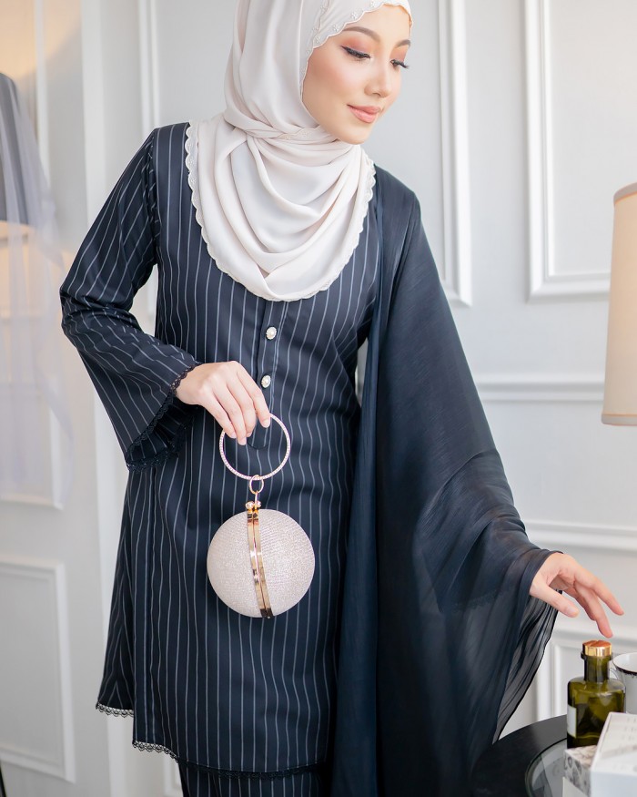 Dang Anum  in Sexy black