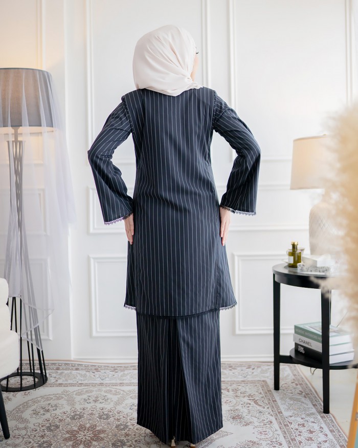 Dang Anum  in Sexy black