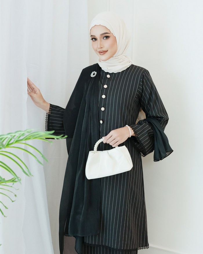 Dang Anum 2.0  in Sexy black