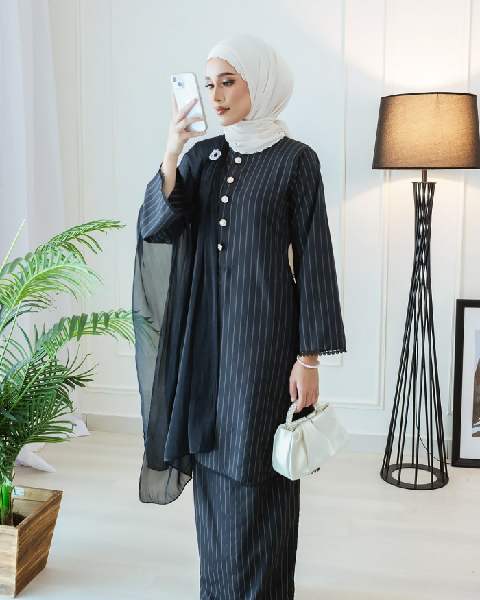 Dang Anum 2.0  in Sexy black
