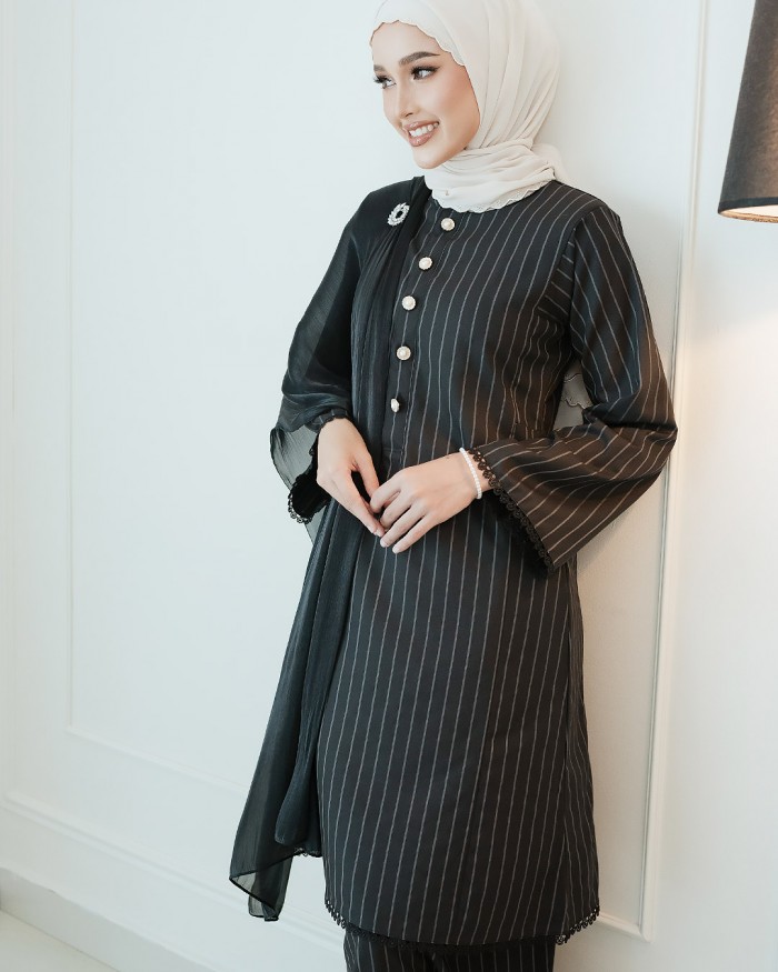 Dang Anum 2.0  in Sexy black