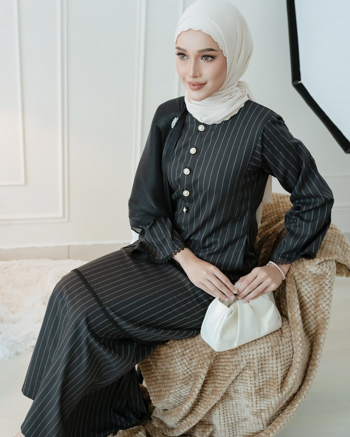 Dang Anum 2.0  in Sexy black
