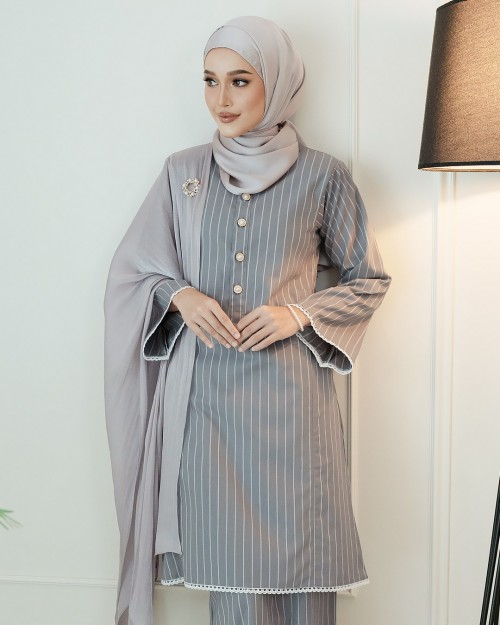 Dang Anum 2.0  in Royal Grey
