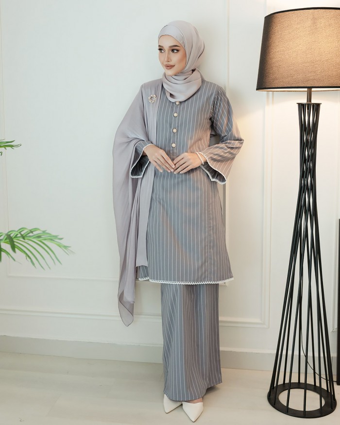 Dang Anum 2.0  in Royal Grey