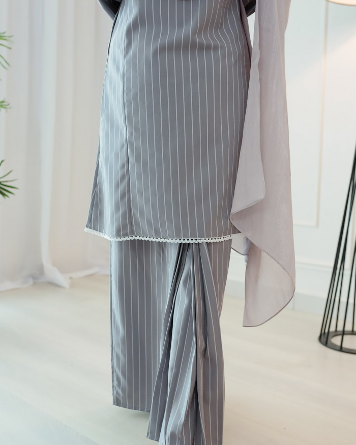 Dang Anum 2.0  in Royal Grey