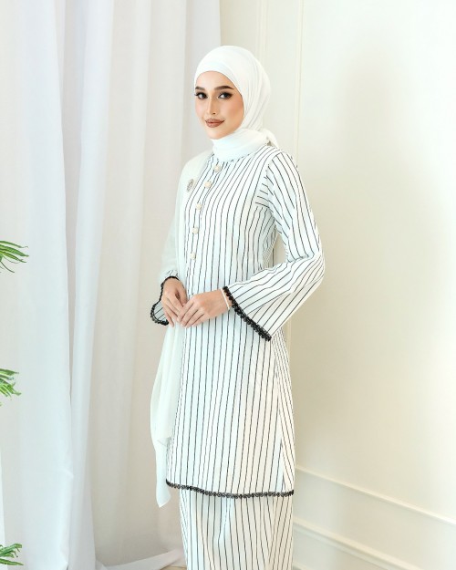Dang Anum 2.0  in White