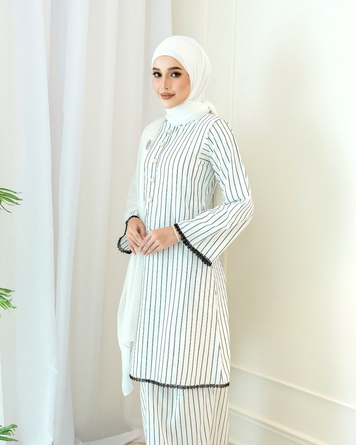 Dang Anum 2.0  in White