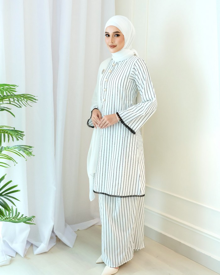 Dang Anum 2.0  in White