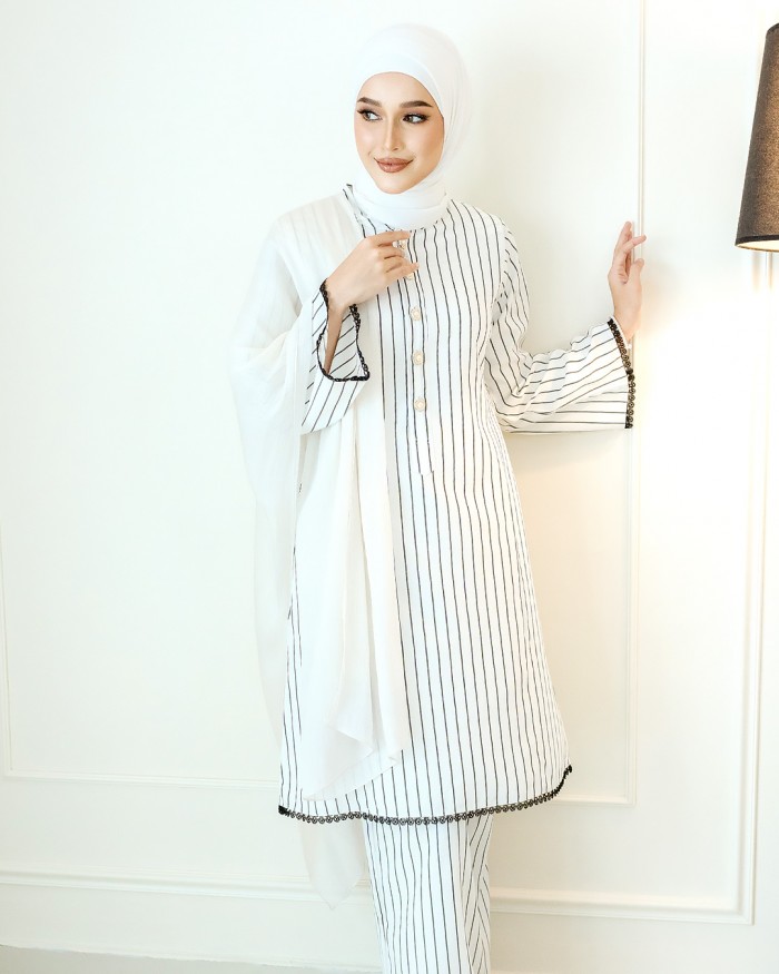 Dang Anum 2.0  in White