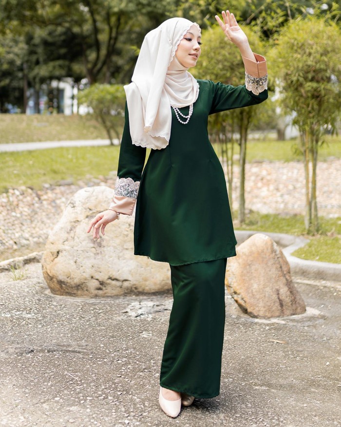 Ratu Kurung in Emerald Green